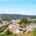 Panorama sur le paysage verdoyant de l'Alentejo et ses maisons blanches